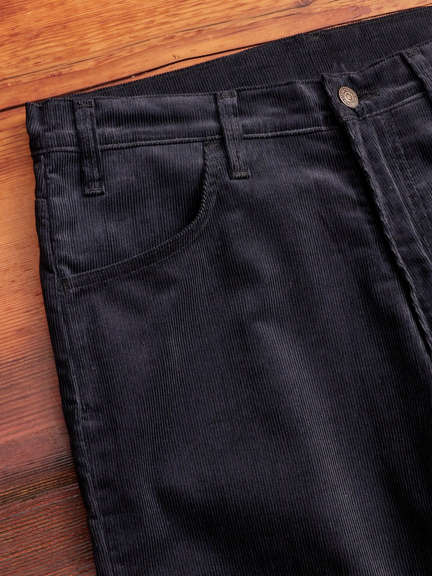 107 Ivy Fit Corduroy Pants in Navy